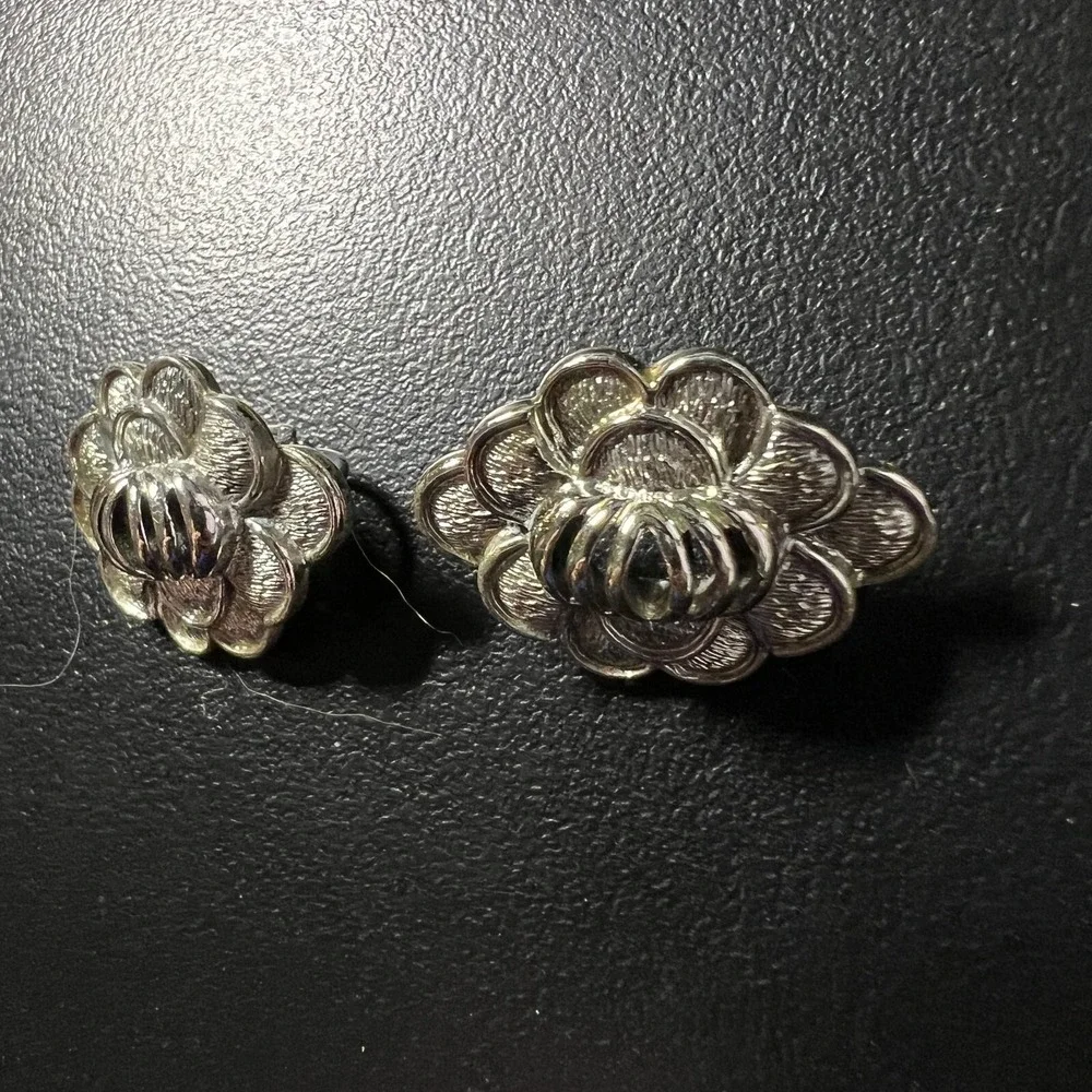 Vintage Coro‎ Clip On Earrings Shiny Brushed Silver Tone